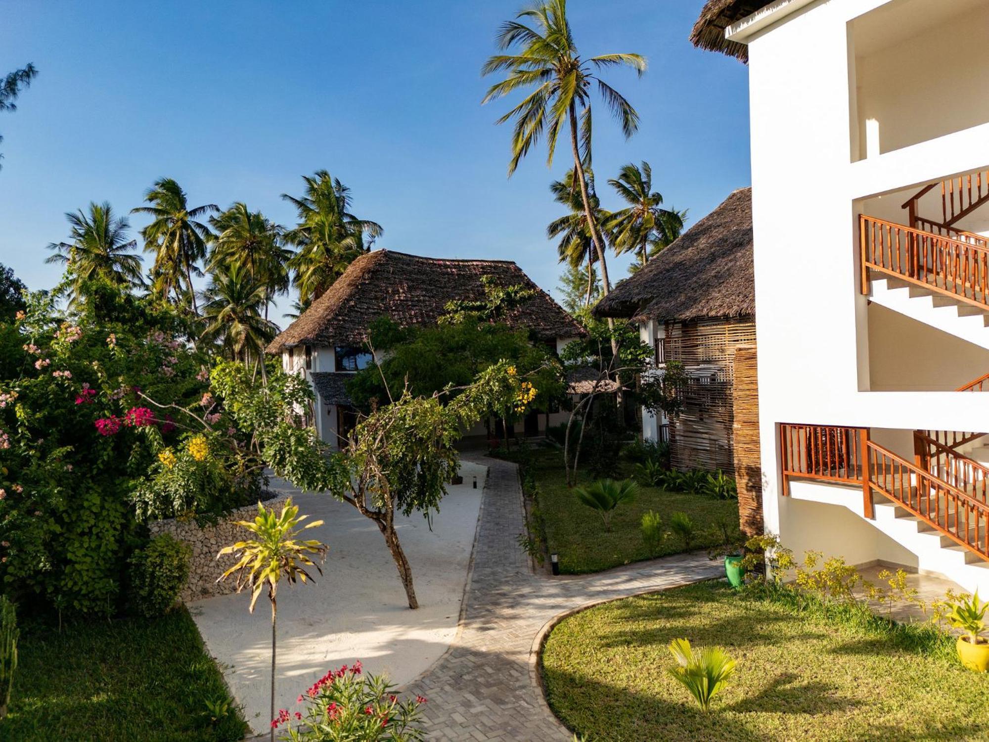 Manolo Beach Resort Uroa Exterior photo