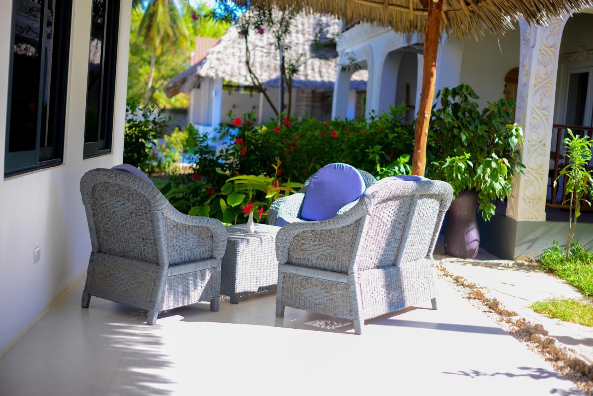 Manolo Beach Resort Uroa Exterior photo