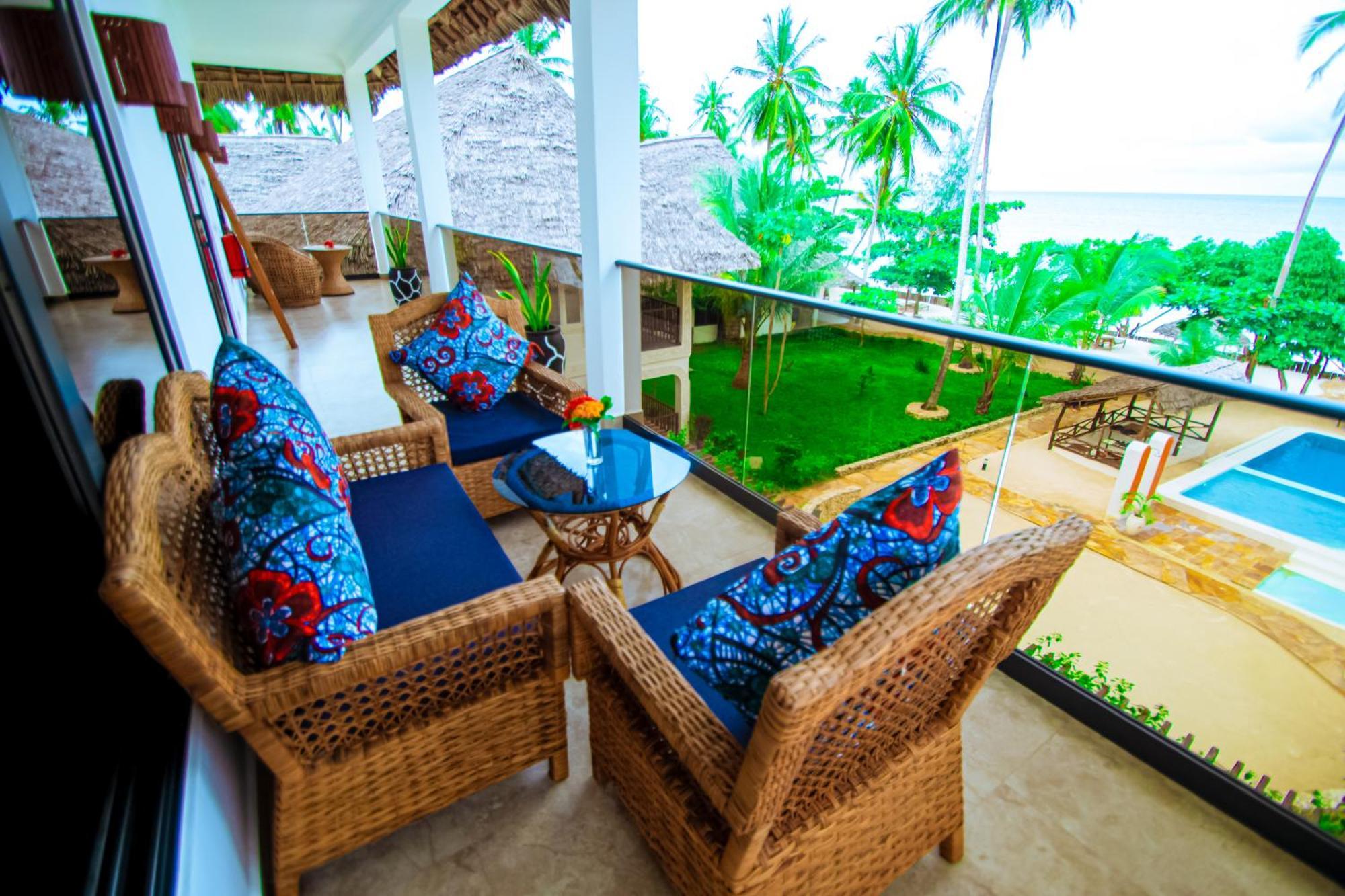 Manolo Beach Resort Uroa Exterior photo