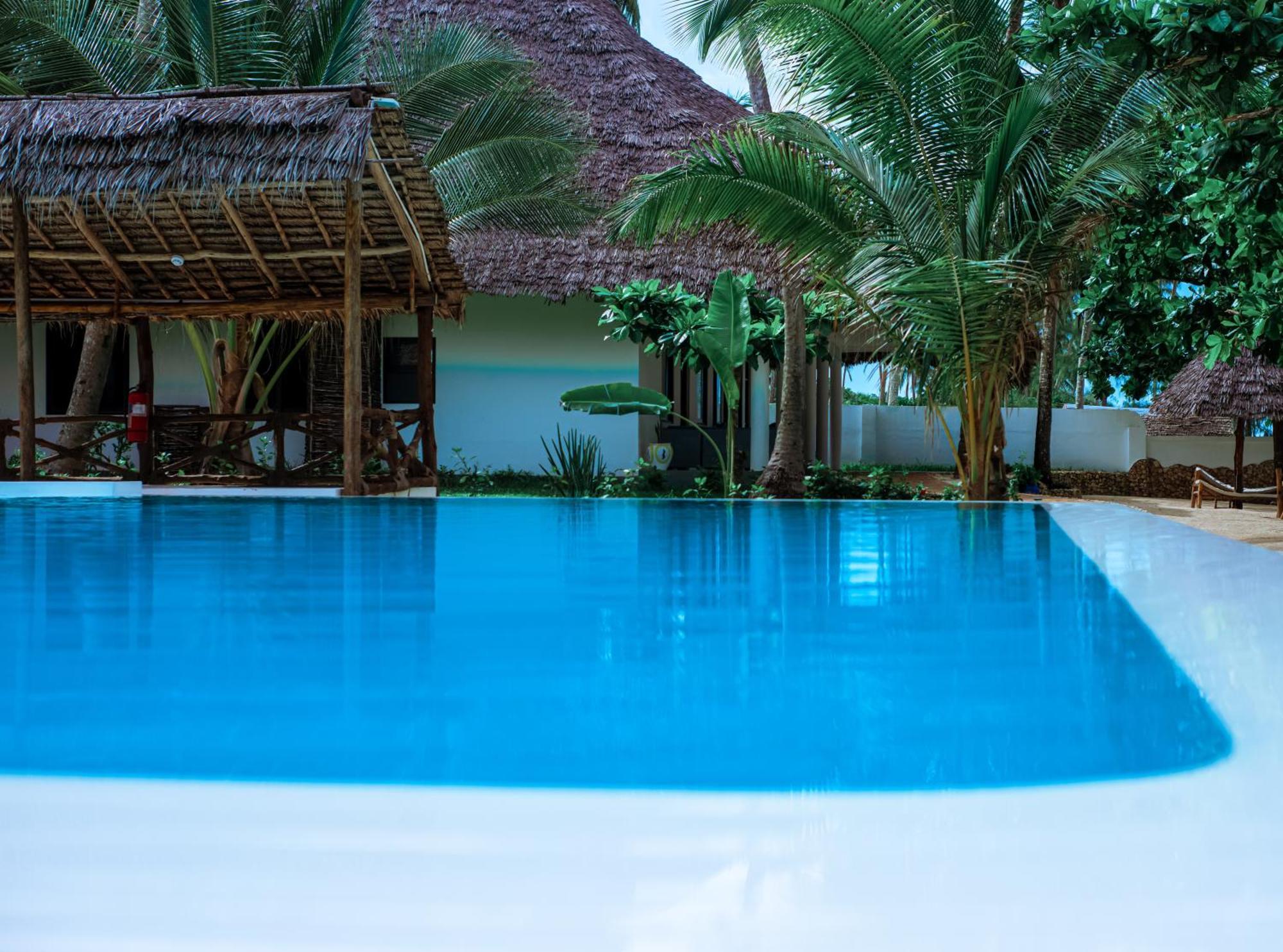 Manolo Beach Resort Uroa Exterior photo